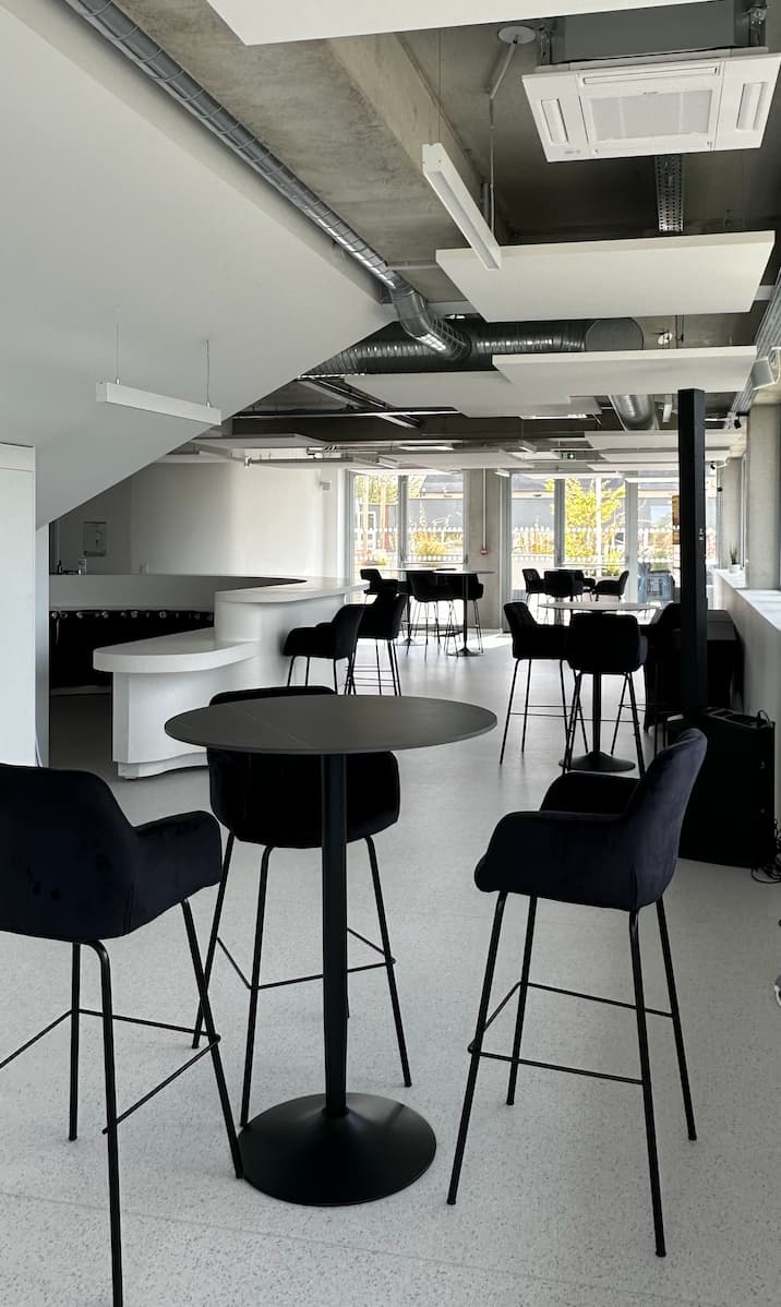 SALLE DE RECEPTION bar-lounge à louer à Nantes, afterwork, rooftop, four, micro-ondes, réfrigérateur