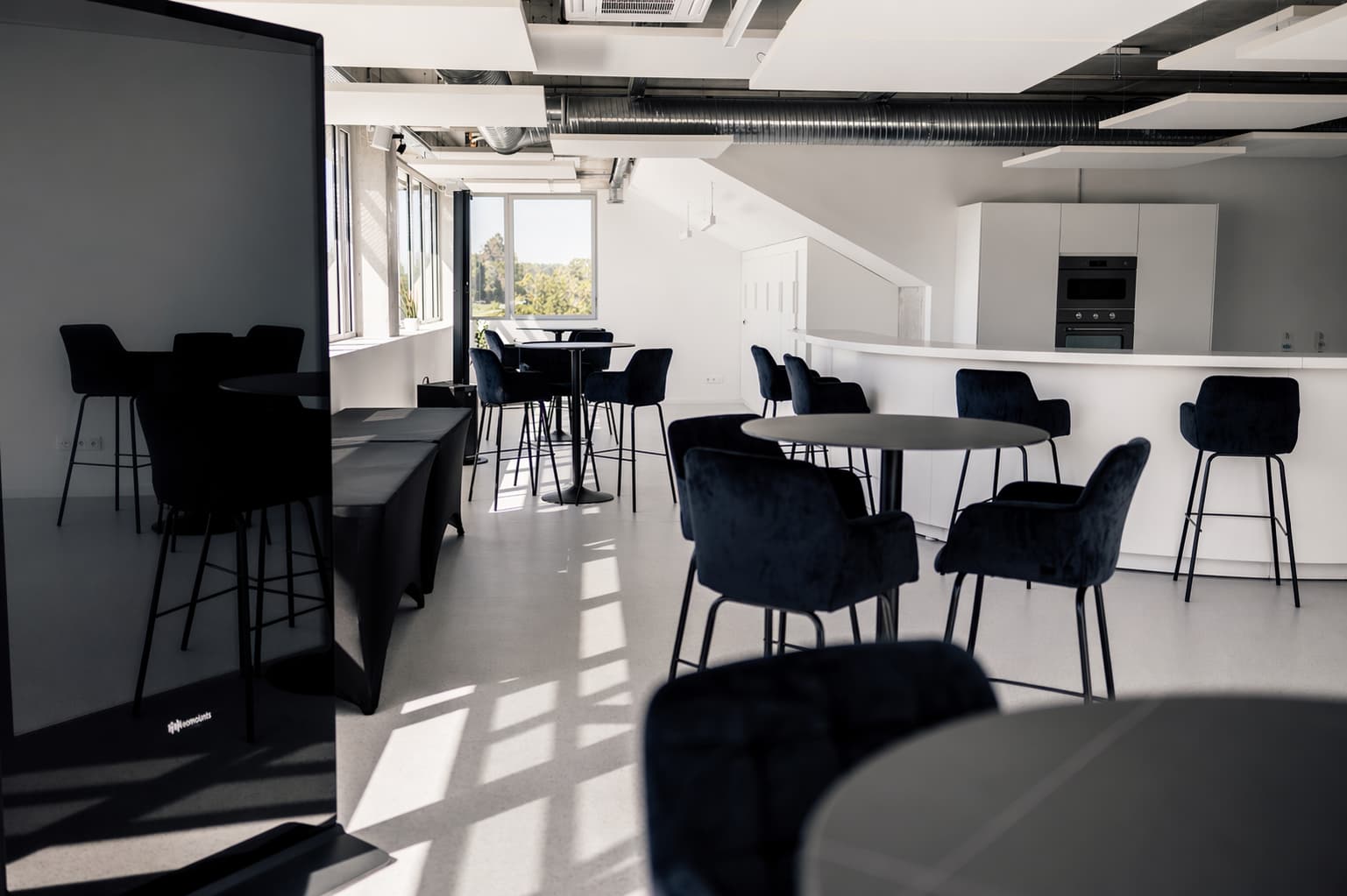 SALLE DE RECEPTION bar-lounge à louer à Nantes, afterwork, rooftop, four, micro-ondes, réfrigérateur