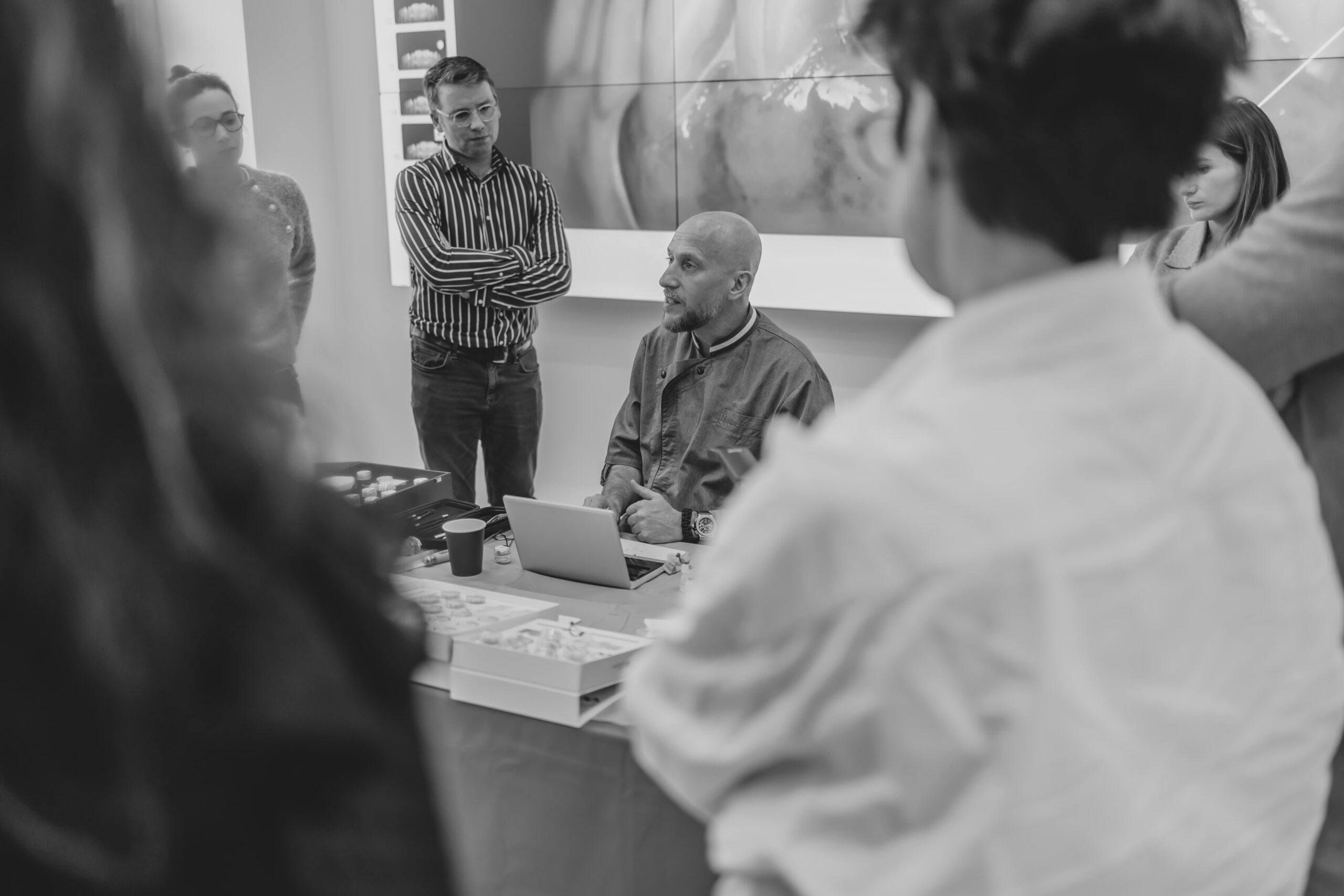 Amphithéâtre à louer à Nantes pour réceptions, séminaires, présentations, corporate, écran dynamique 4K