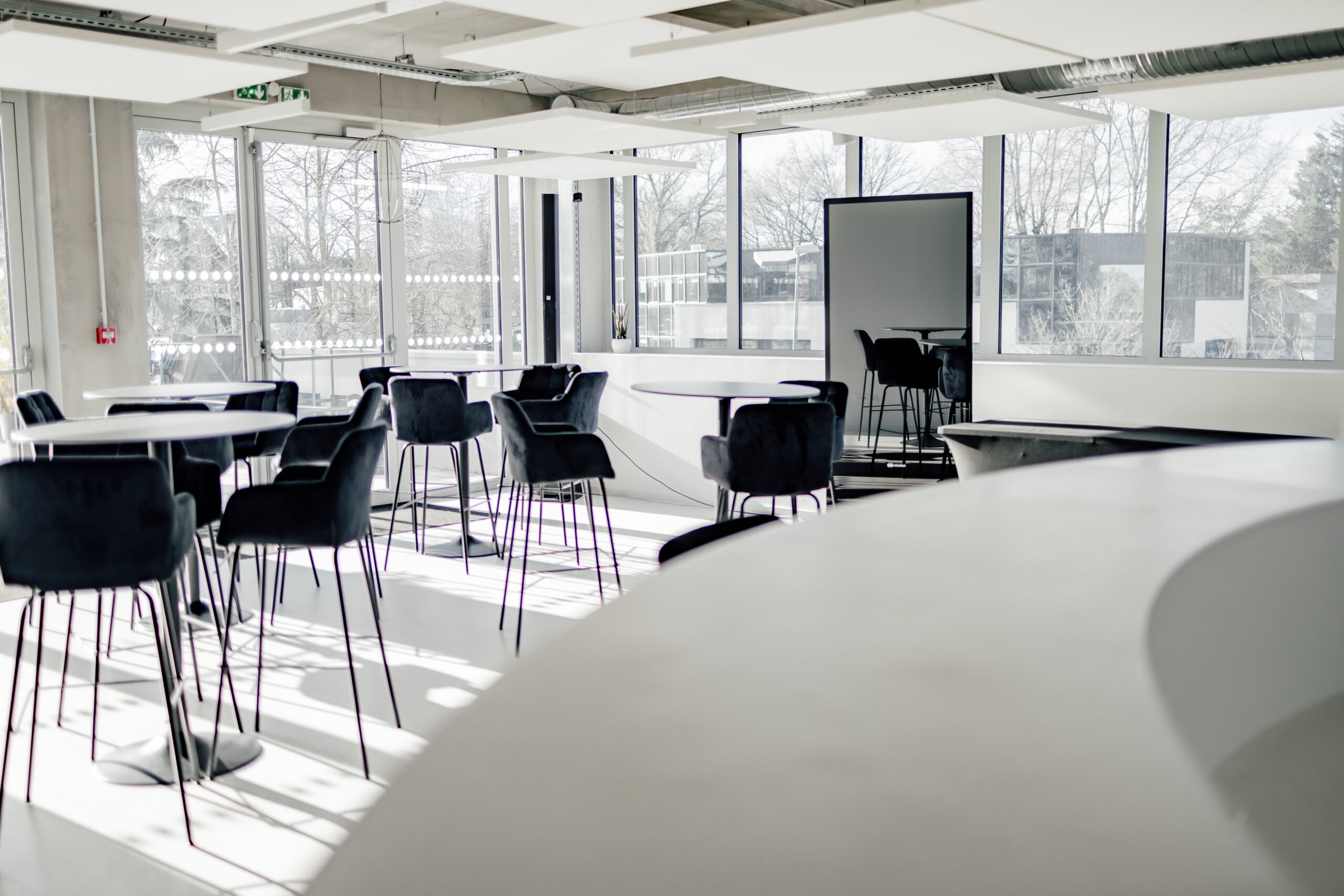 Salle de réception à louer à Nantes pour réceptions, afterworks, séminaires, conférences, anniversaires d'entreprise, team building