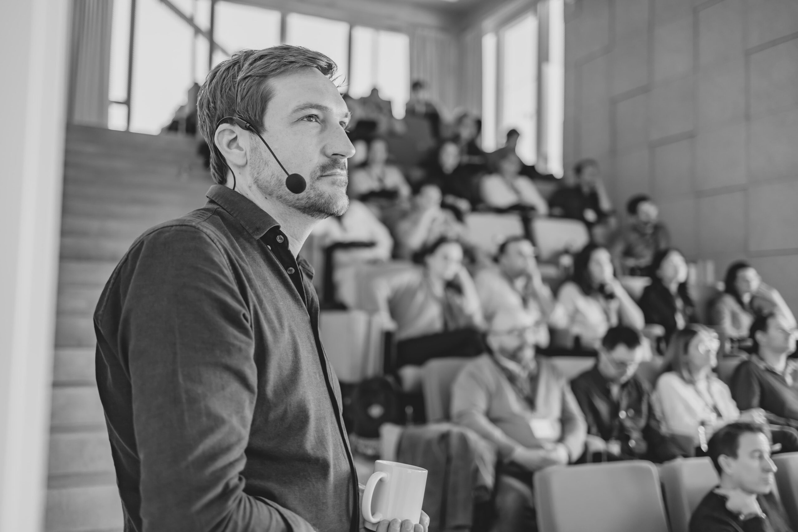 Amphithéâtre à louer à Nantes pour réceptions, séminaires, présentations, corporate, écran dynamique 4K