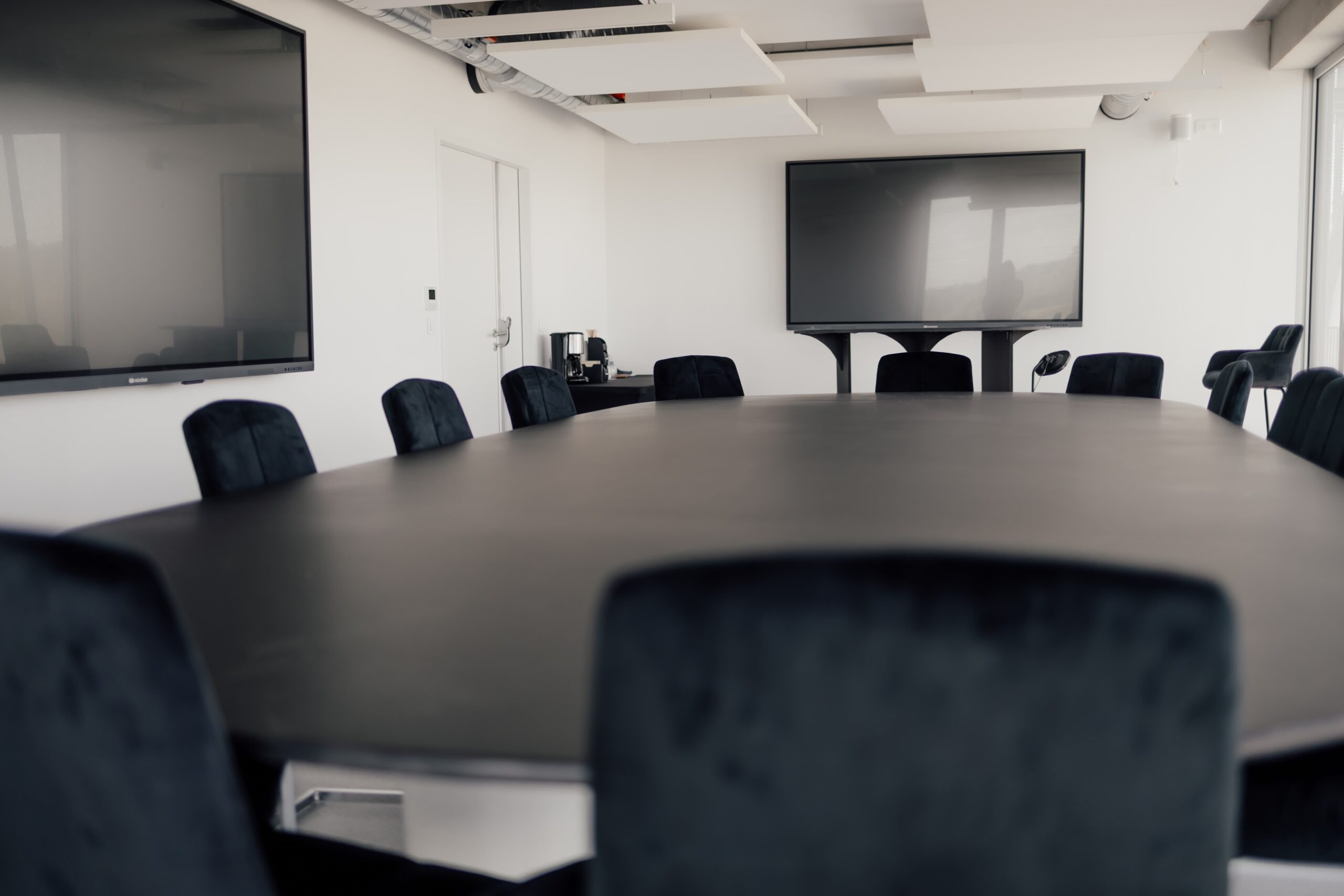 Salle de réunion à louer à Nantes Orvault, pour tous types de réunions, événements d'entreprise, team building, petit-déjeuner d'équipe