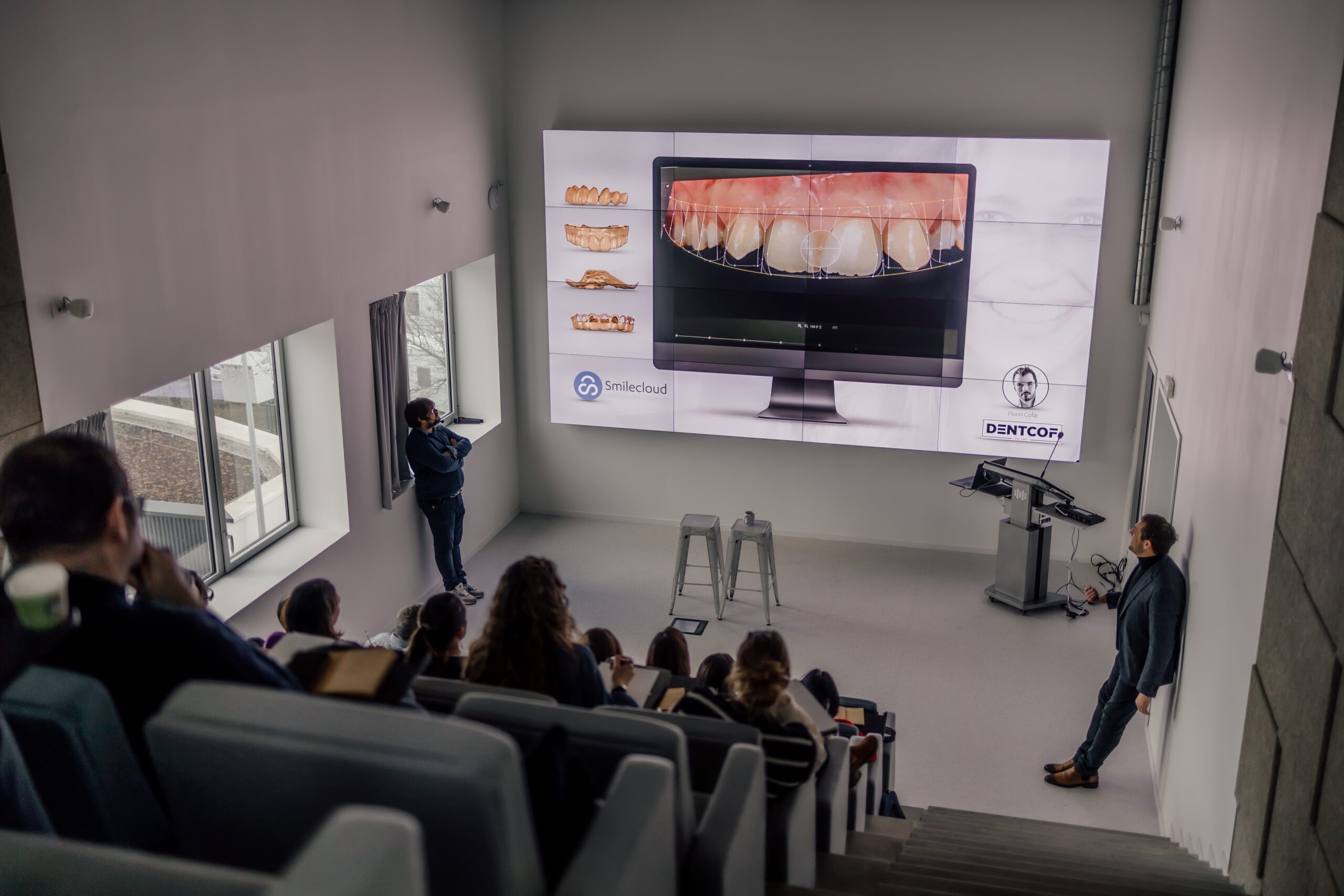 Amphithéâtre à louer à Nantes pour réceptions, séminaires, présentations, corporate, écran dynamique 4K