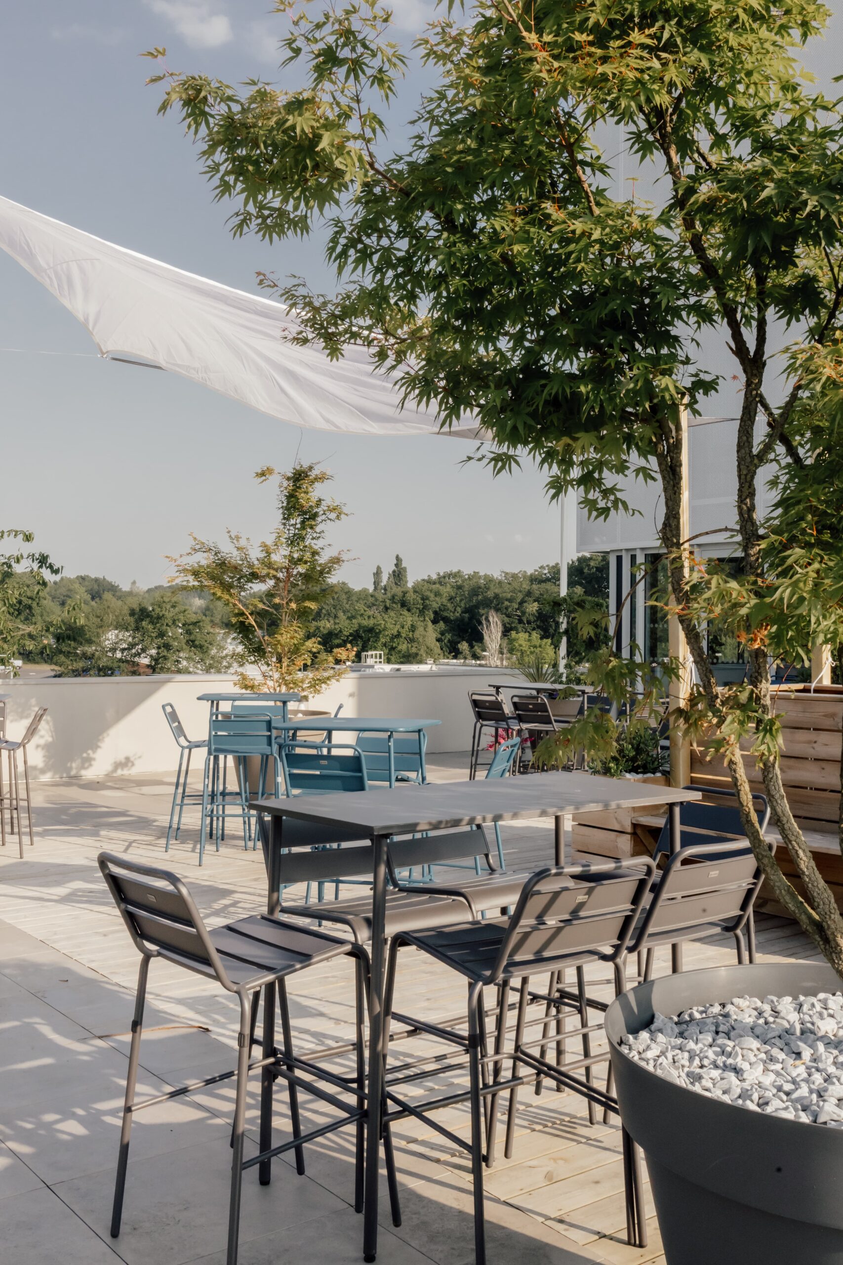 SALLE DE RECEPTION bar-lounge à louer à Nantes, rooftop, four, micro-ondes, réfrigérateur, afterwork